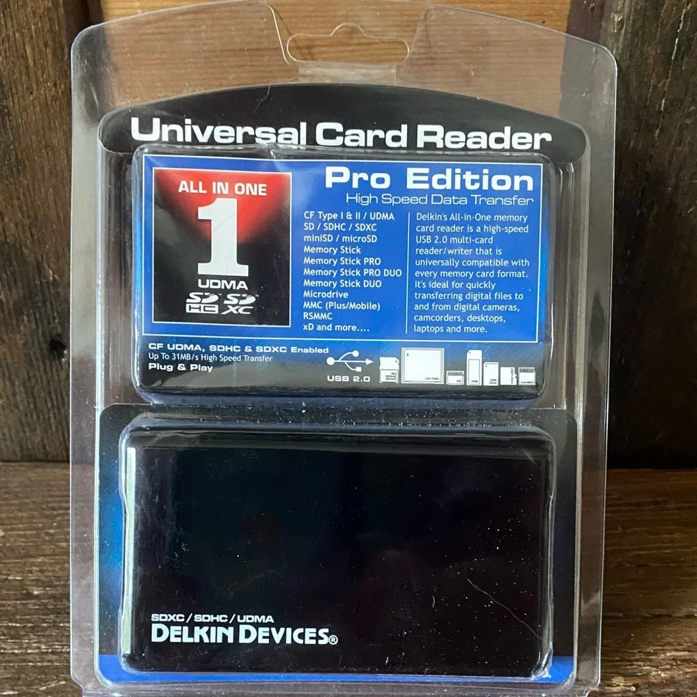 Delkin Devices Universal Card Reader Pro Edition